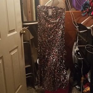 Two-piece sequins top and skirt set